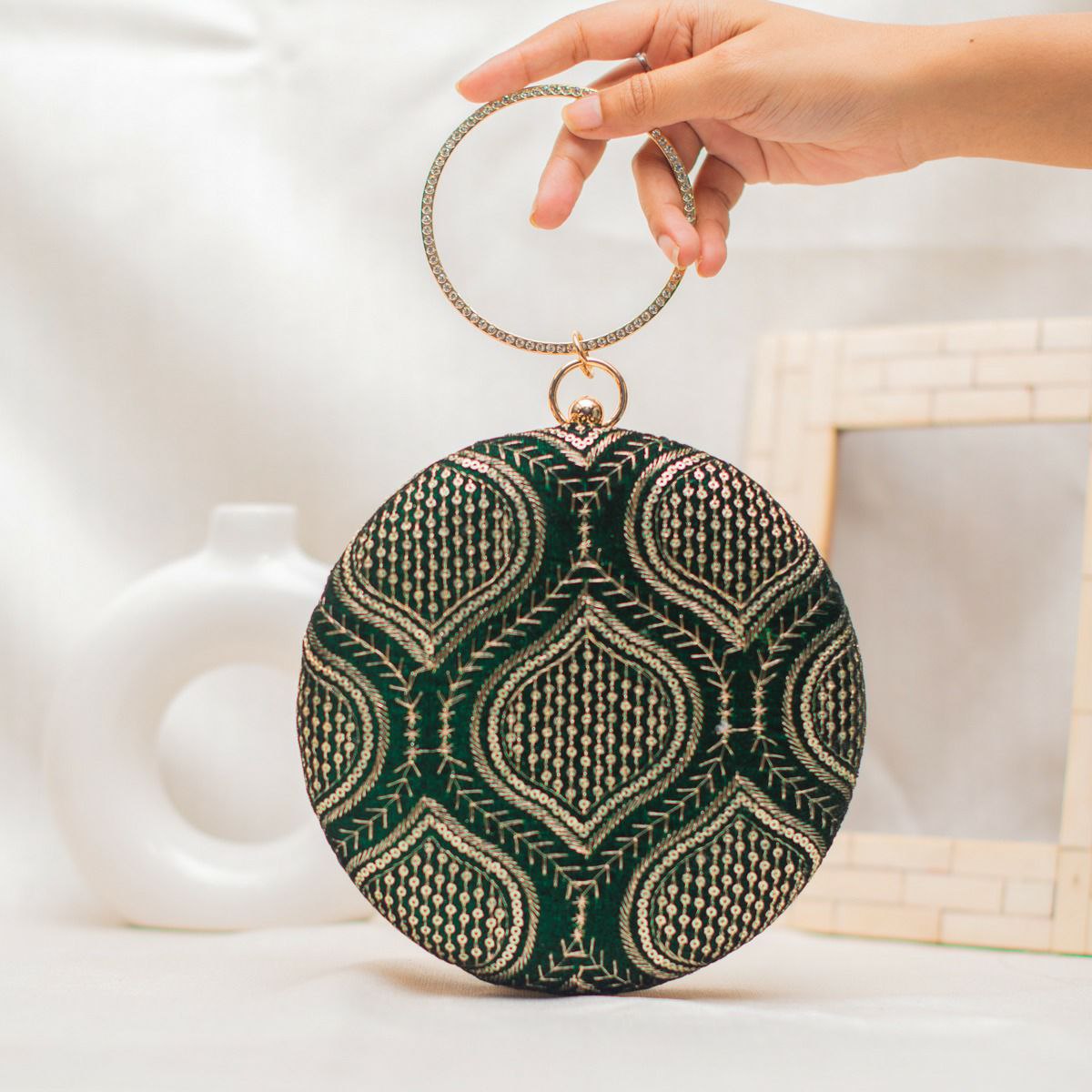 Round clutch - The Pyt Store