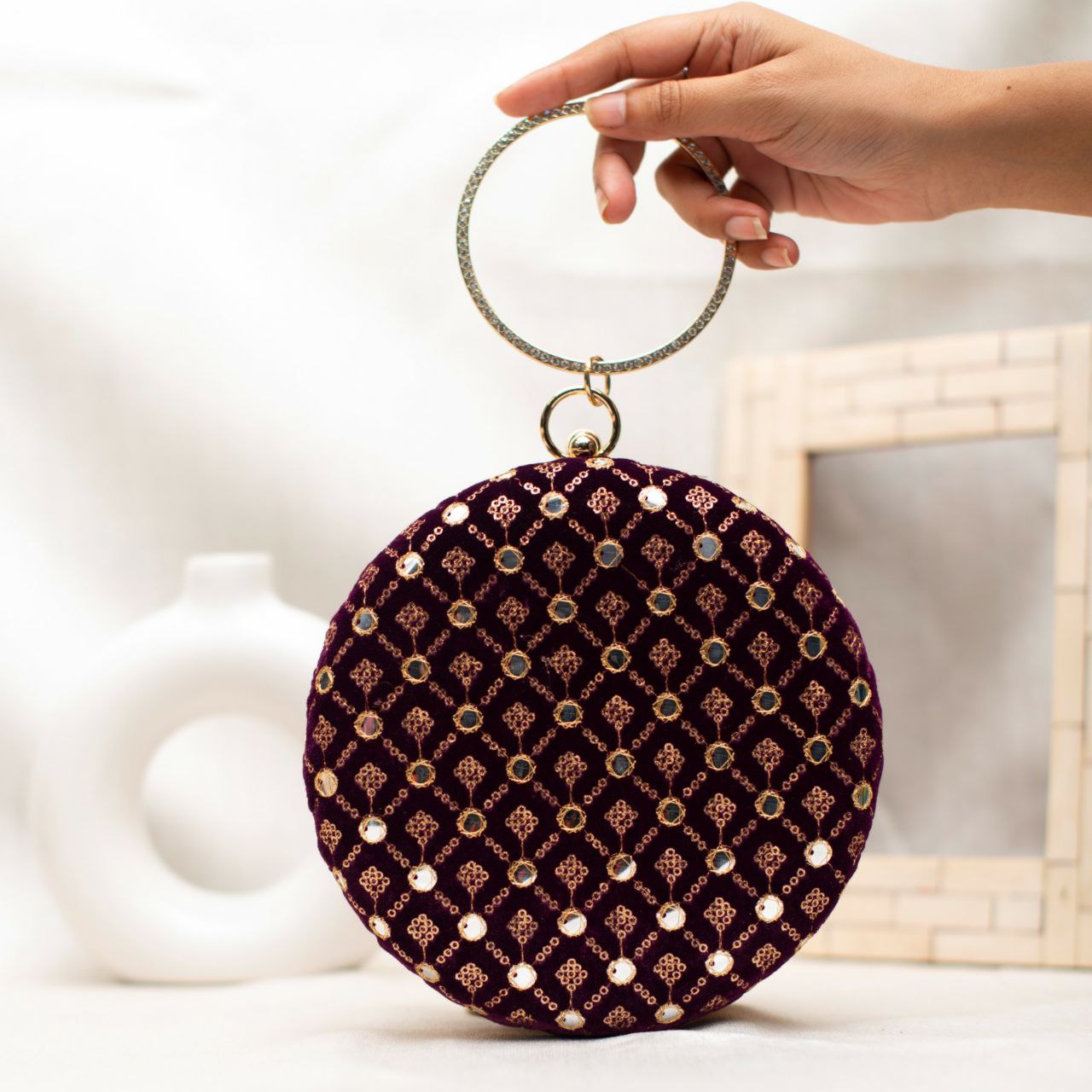 Round clutch - The Pyt Store